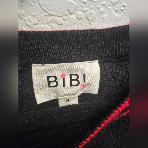 BiBi Game Day Red and Black Tinsel Puff Ruffle Sleeve Sweater Size  Small - Picture 8 of 10